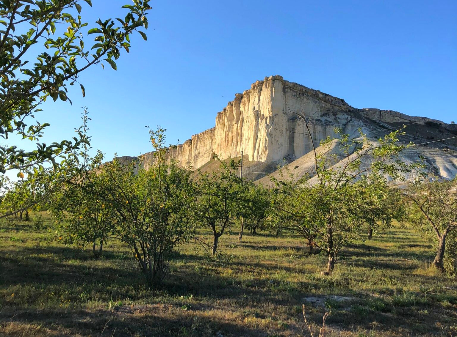 Погода в крыму белогорск. Белая скала Крым. Белая скала Севастополь. Коктебель белая скала. Белая скала Симферополь.